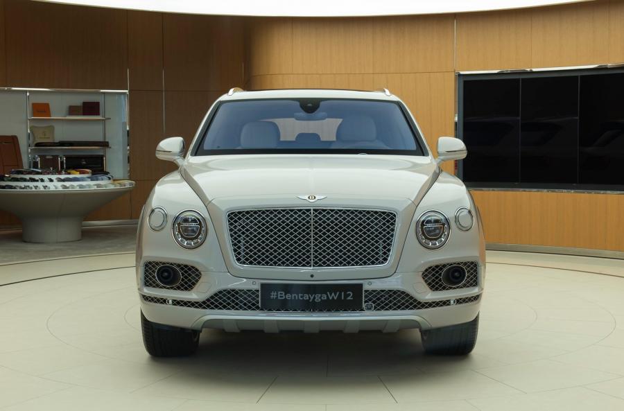  Bentley Bentayga W12 2020 года  (UAE) (фото 2 из 9)